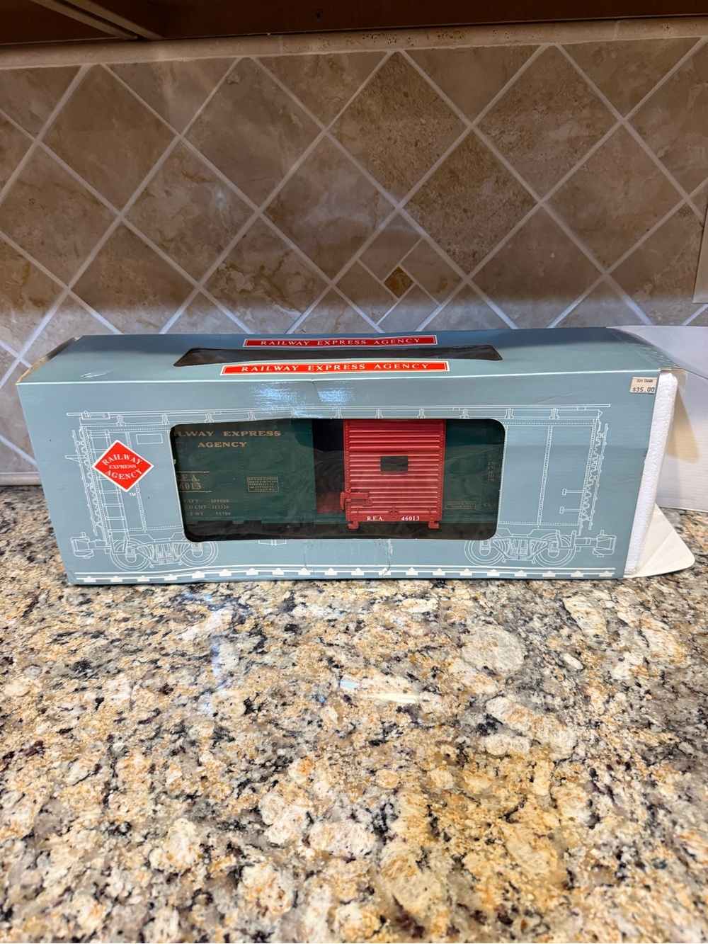 Railway Express Agency REA-46013 the box car G scale, new in box